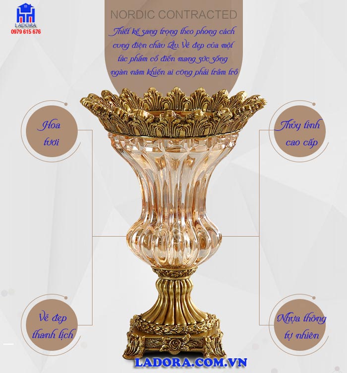 lọ hoa thủy tinh được chế tác một cách khéo léo tỷ mỷ