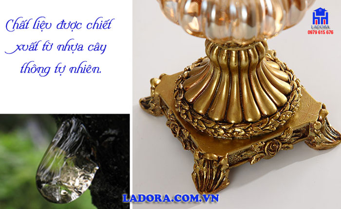 lọ hoa thủy tinh được chế tác từ nhựa cây thông tự nhiên