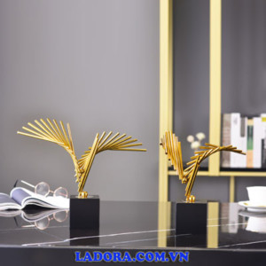 tượng decor nghệ thuật đôi cánh chim bay tại ladora