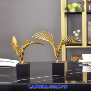 tượng nghệ thuật đôi cánh