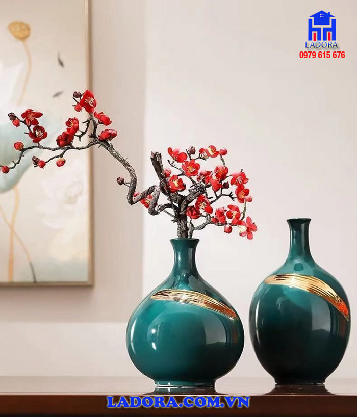 Cặp bình gốm trang trí phòng khách rất nổi bật và sang trọng