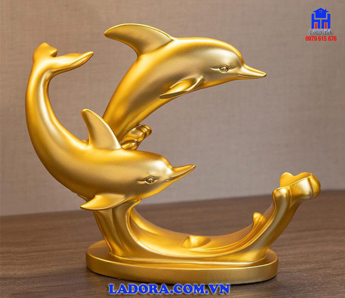 kệ để rượu đôi cá heo thể hiện tình bạn và tình hữu nghị