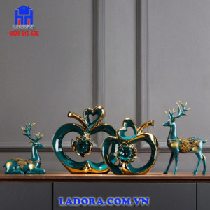 đôi quả táo trang trí kết hợp với đôi hươu decor