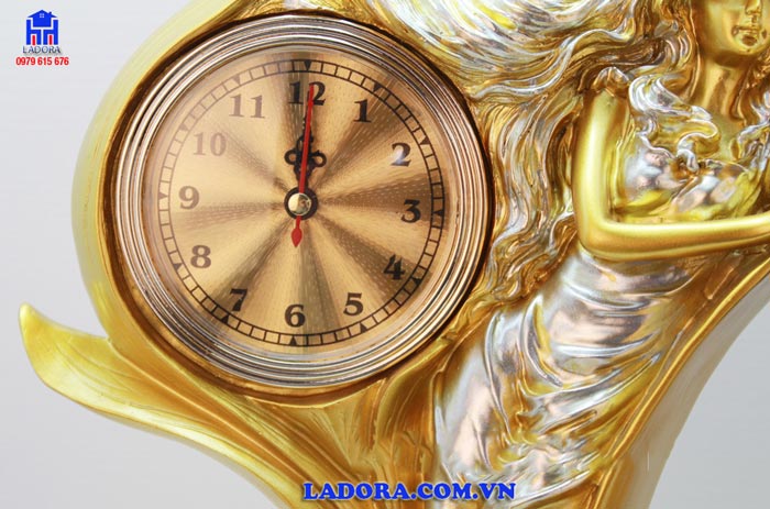 Hình ảnh chi tiết trên Kệ rượu vang thiếu nữ suy tư