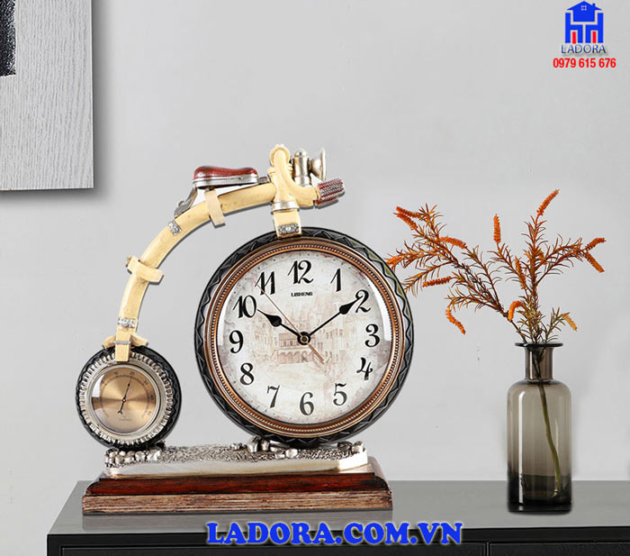 trang nhà trí nhà đẹp với đồng hồ xe đạp độc đáo
