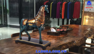 decor phong thủy trang trí tượng ngựa