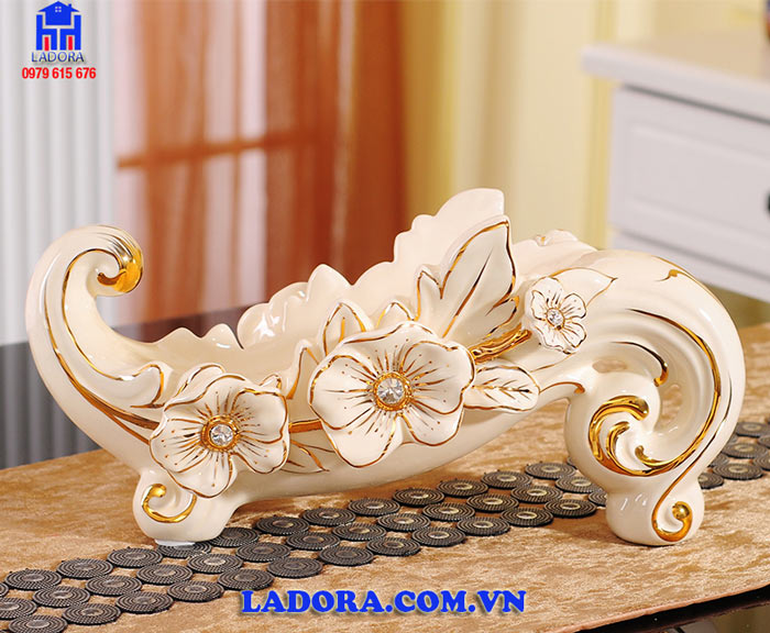 Kệ rượu vang được dùng để đặt chai rượu vang trang trí trong phòng khách, tủ rượu..