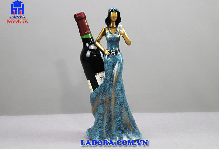 những hình ảnh chi tiết trên kệ rượu vang