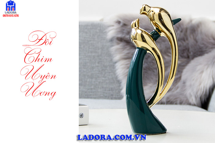 Đôi chim uyên ương được ví như những đôi lứa yêu nhau