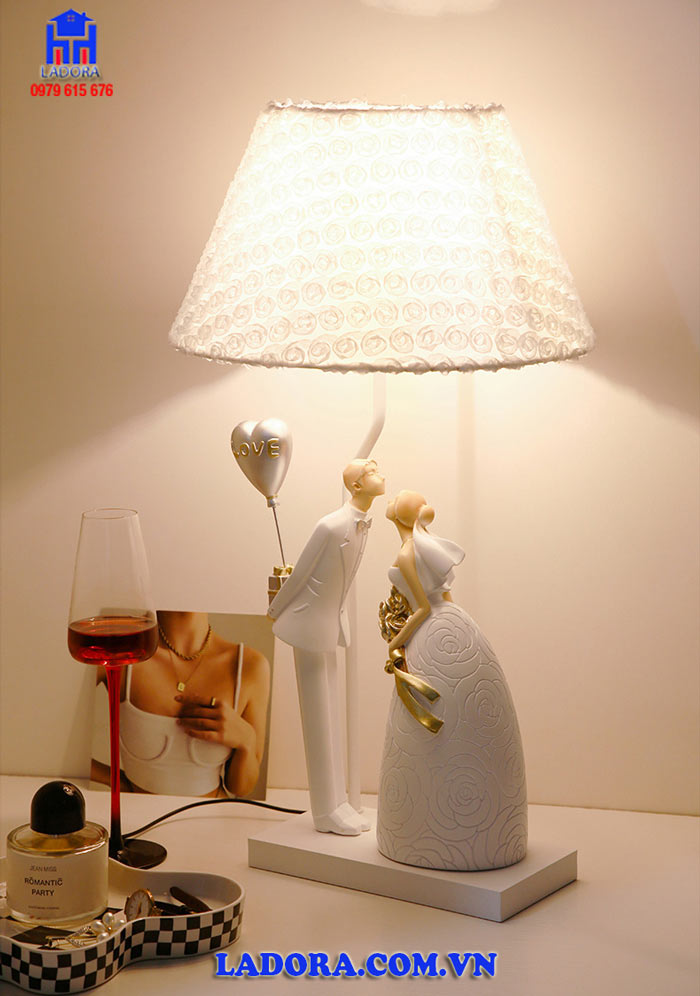 đèn ngủ trang trí thể hiện tình yêu và hạnh phúc