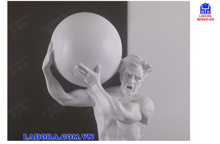 hình ảnh chi tiết trên tượng lực sỹ