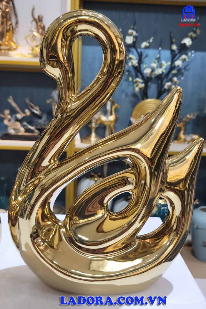 tượng thiên nga được làm từ gốm sứ mạ crom