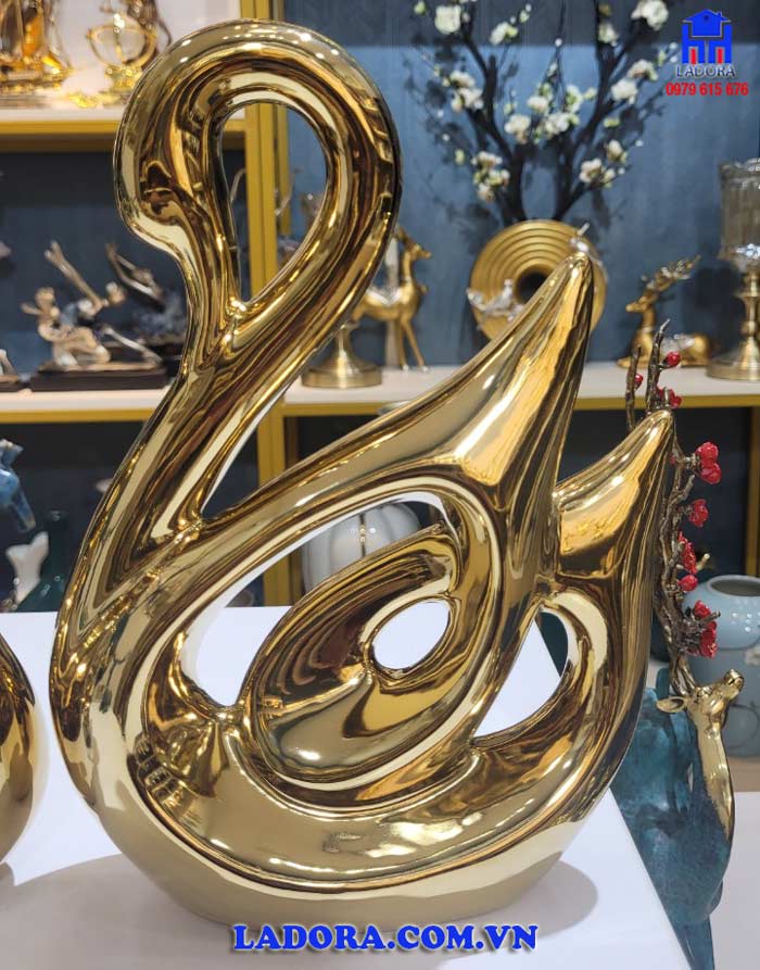 thiên nga trang trí làm cho không gian trở nên nổi bật và ấn tượng