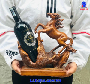 kệ để rượu vang mã đáo thành công