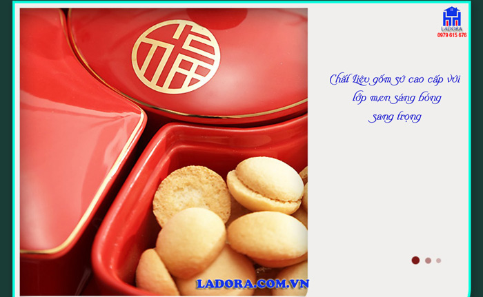 bánh kẹo ngon mắt trên khay đựng