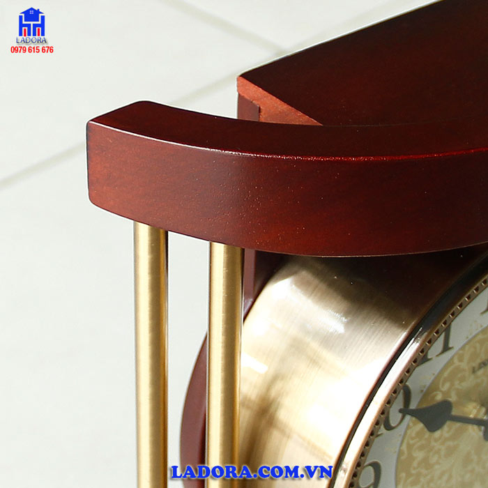 Hình ảnh chi tiết trên đồng hồ để bàn