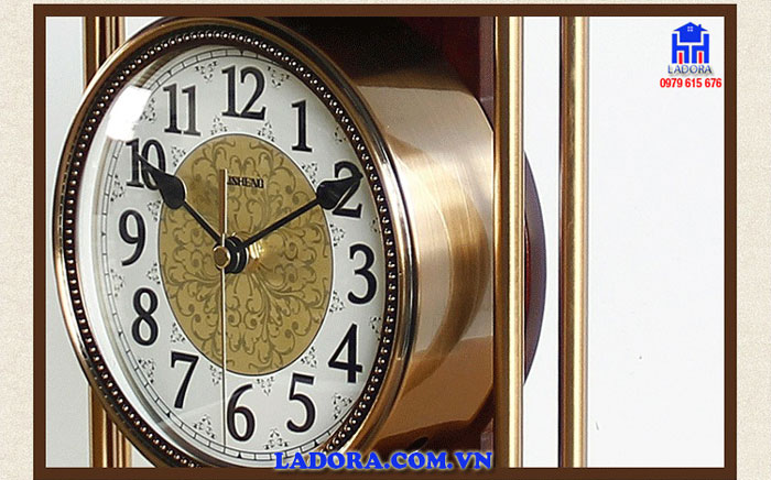Hình ảnh chi tiết trên đồng hồ để bàn
