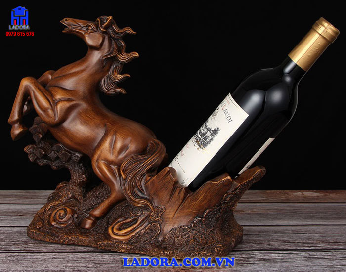 kệ rượu ngựa là biểu tượng của thành công