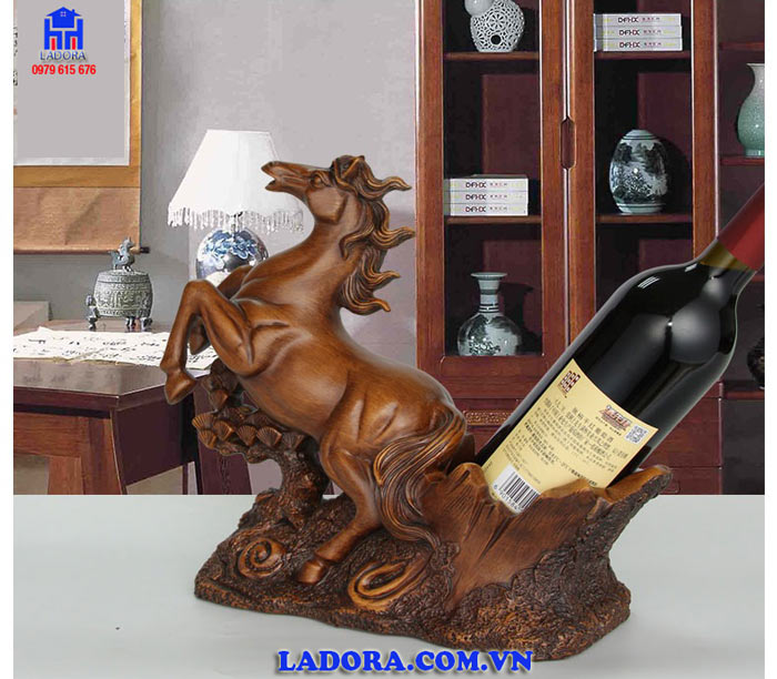 kệ rượu vang trang trí phòng khách