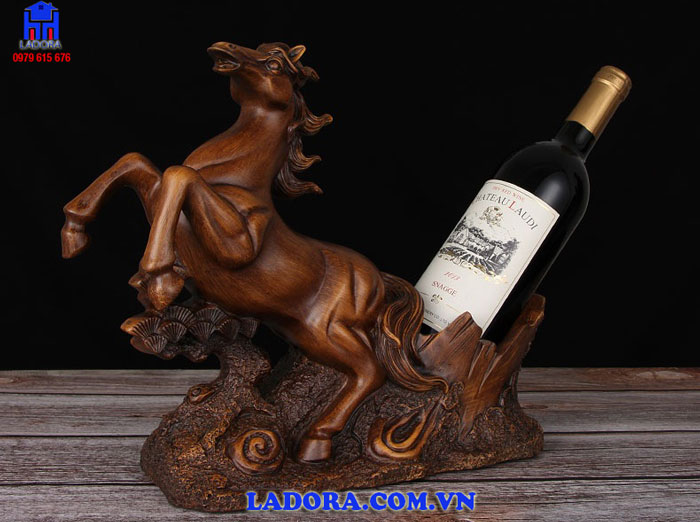 kệ rượu ngựa là biểu tượng của thành công