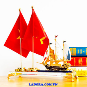 đồ trang trí bàn làm việc khay bút để bàn thuyền buồm
