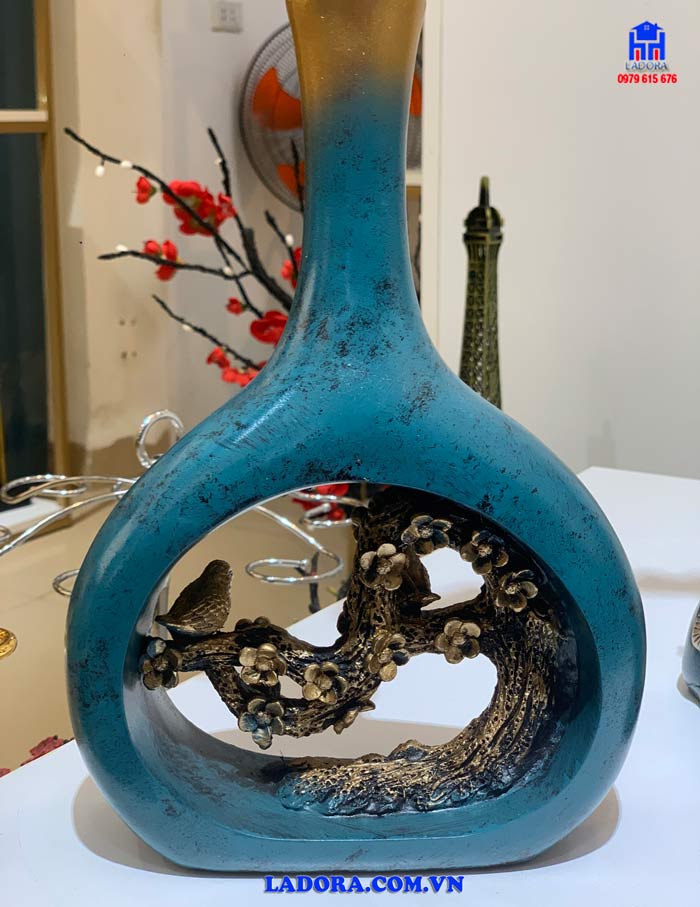 hình ảnh chi tiết bình hoa và hươu