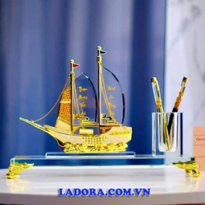 khay cắm bút thuyền buồm tại ladora