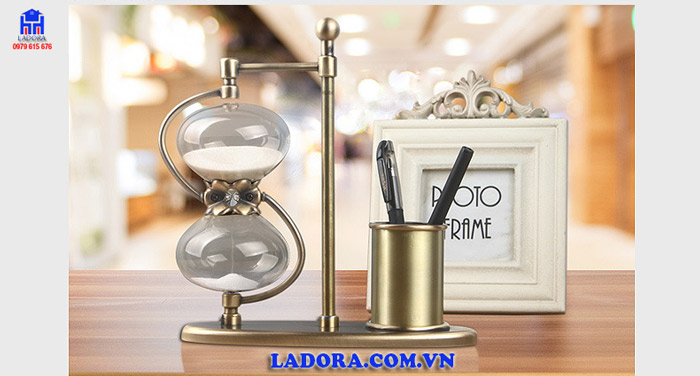 khay đựng bút để bàn đồng hồ cát đẹp và độc đáo