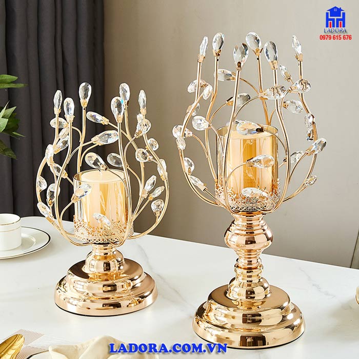Bộ chân nến được làm từ hợp kim kết hợp thủy tinh cao cấp