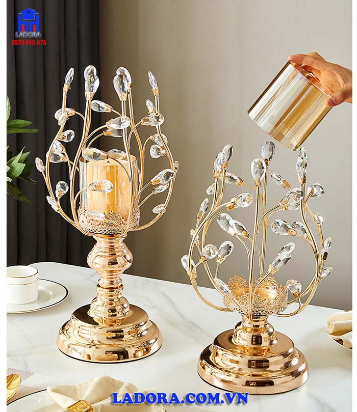 chân nến trang trí trong phòng khách phòng bếp