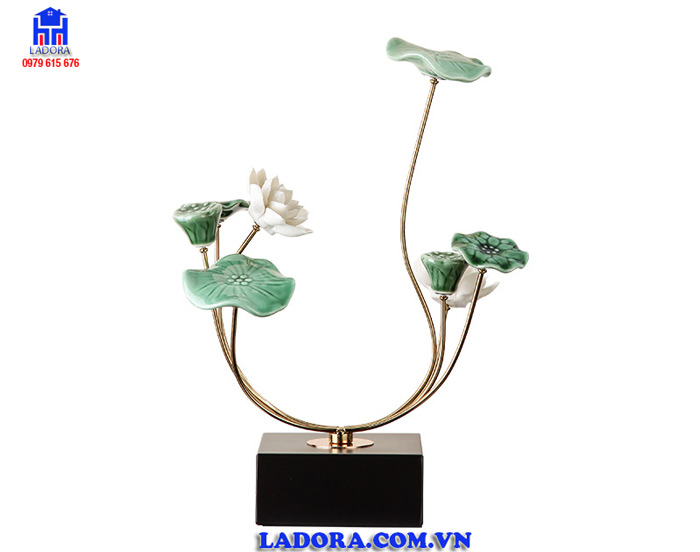 Hoa sen với vẻ đẹp tinh tế và thanh nhã