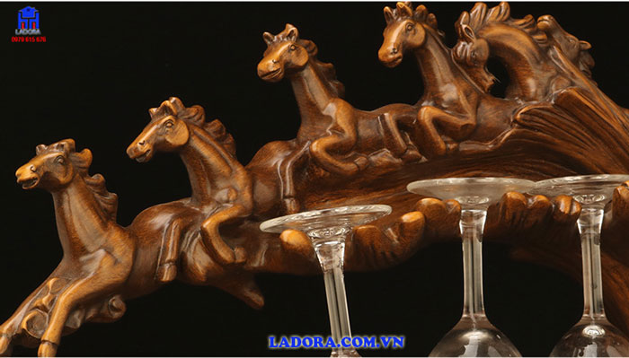 những hình ảnh chi tiết giá treo ly rượu vang