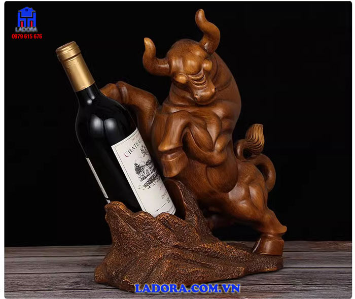 kệ để rượu con trâu tại ladora shop