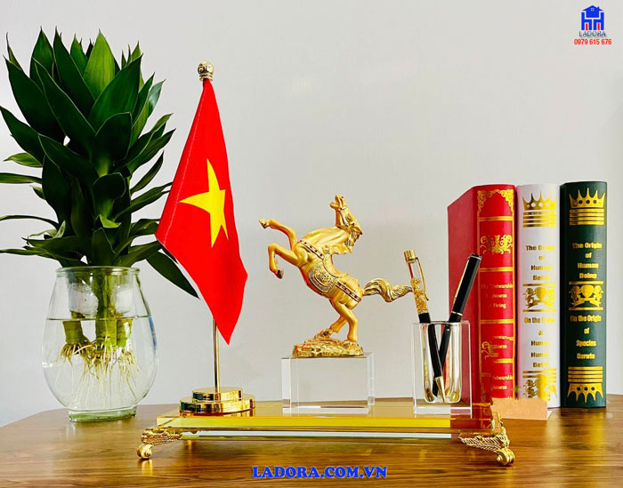 hộp bút gửi gắm lời chúc tốt đẹp