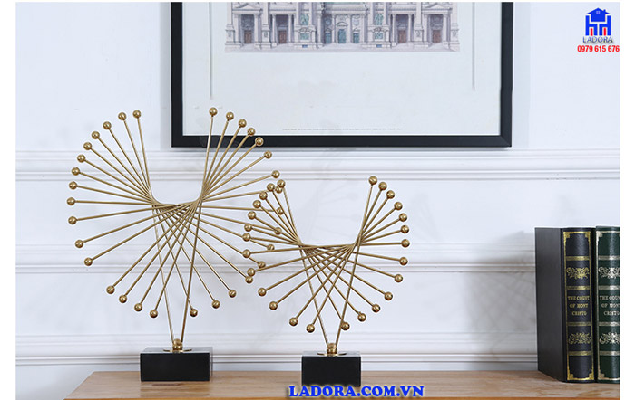 tượng decor cánh chim bay trang trí trong phòng khách
