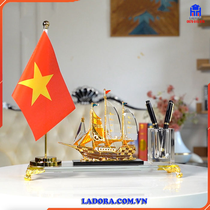 hộp đựng bút doanh nhân có chất liệu thuỷ tinh cao cấp