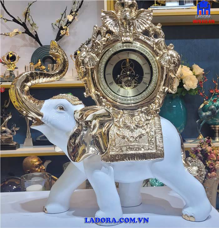 đồng hồ trang trí voi thể hiện trí tuệ và sự giàu có