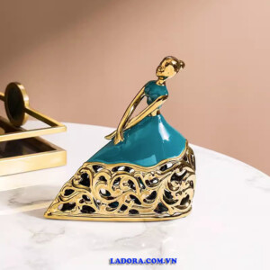 tượng trang trí cô gái