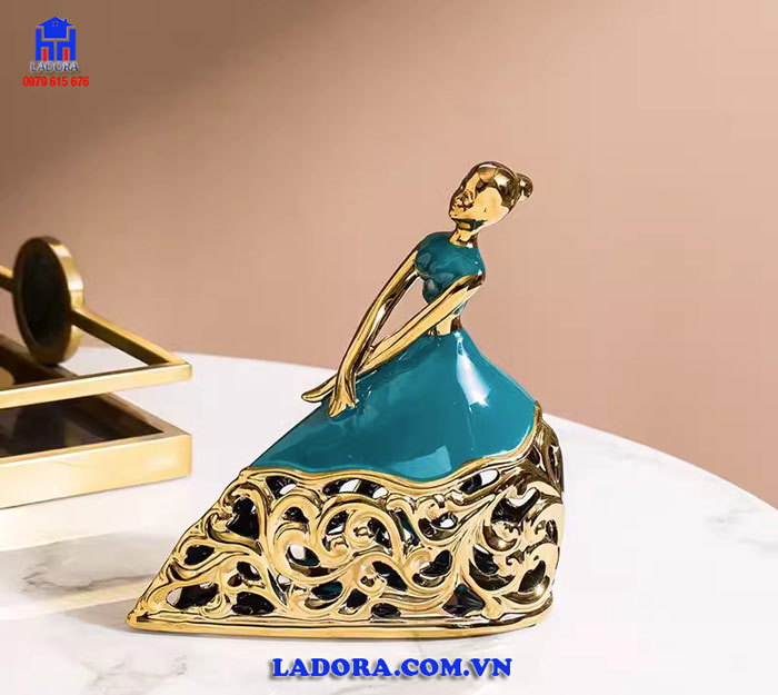 tượng trang trí trong phòng khách