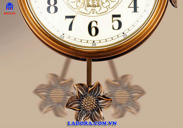 hình ảnh chi tiết đồng hồ để bàn tại Ladora