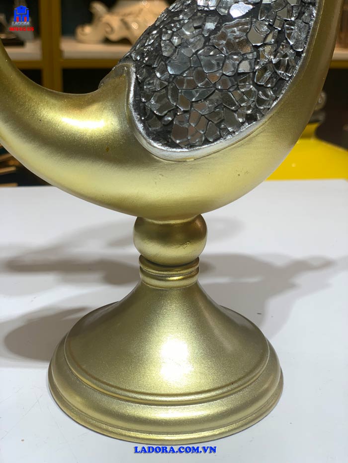 tượng chim công được chế tác từ bột đá đúc