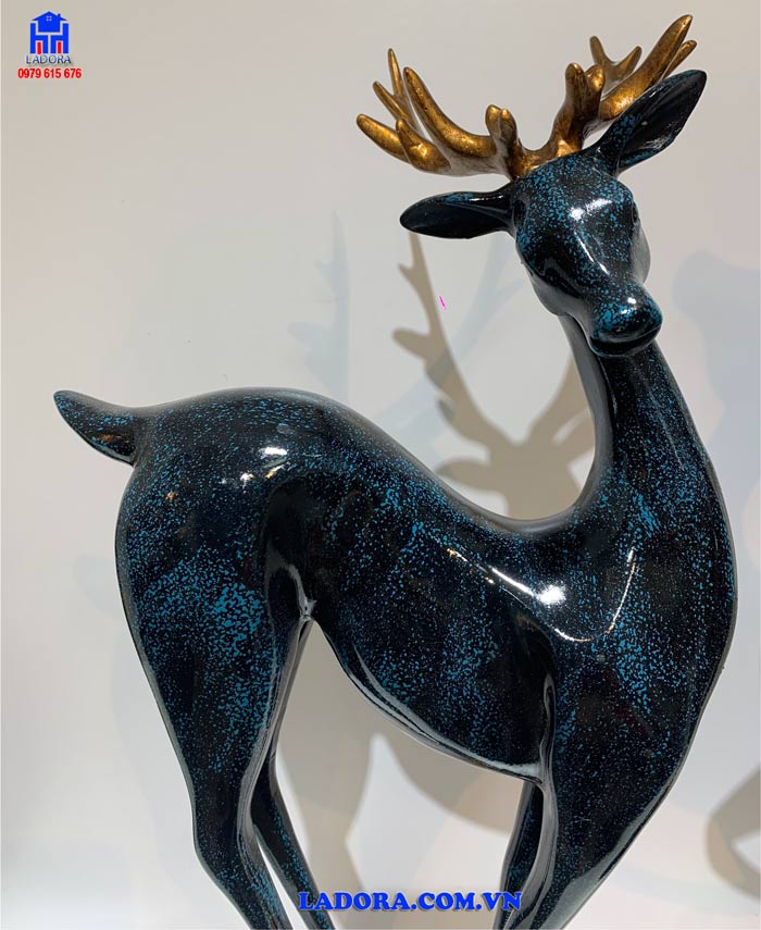 Tượng decor hươu với tông màu xanh ngọc đậm