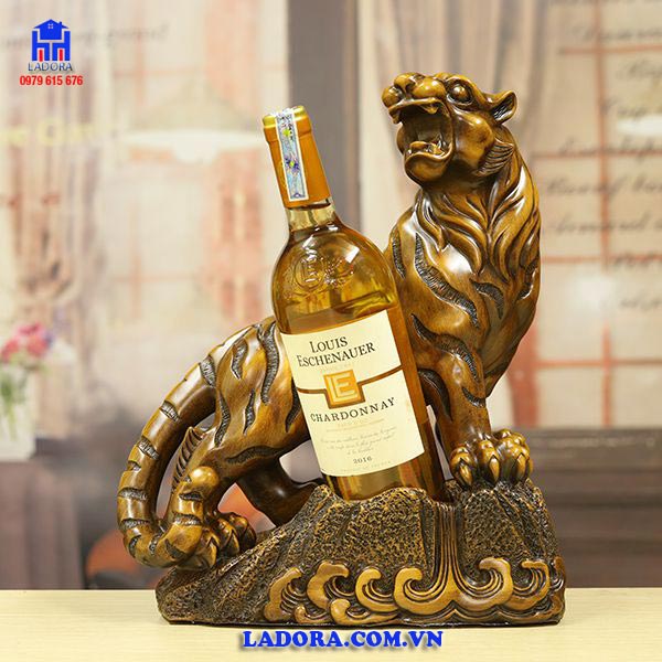Kệ để rượu vang Hổ phong thuỷ trưng bày trong phòng khách, phòng làm việc hay làm đồ trang trí bàn làm việc