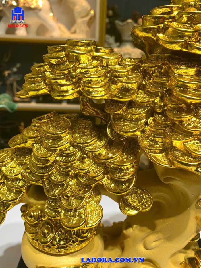 Từng lớp lớp tiền vàng biểu thị sự của cải giàu có vô tận