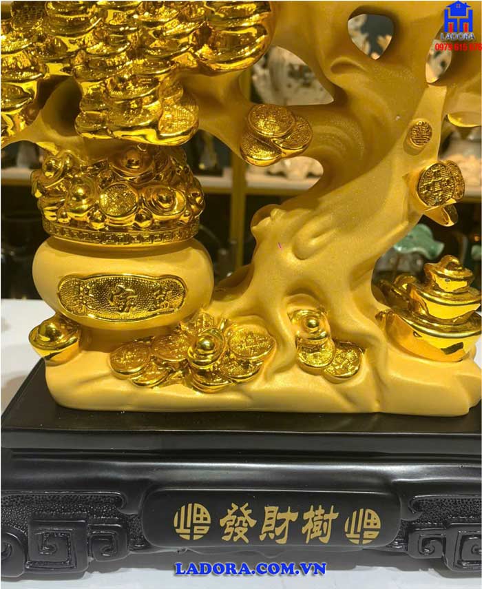 Từng lớp lớp tiền vàng biểu thị sự của cải giàu có vô tận