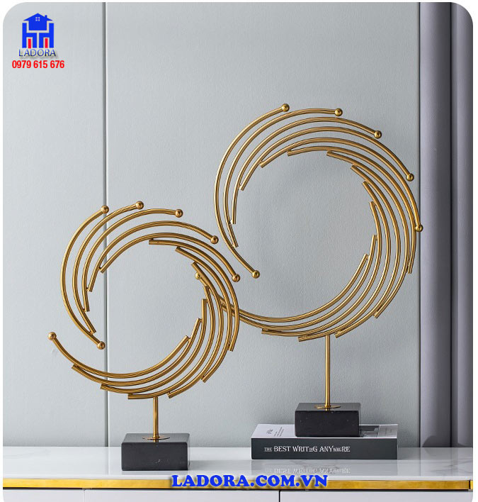 decor vòng trường sinh cũng tượng trưng cho bình an may mắn