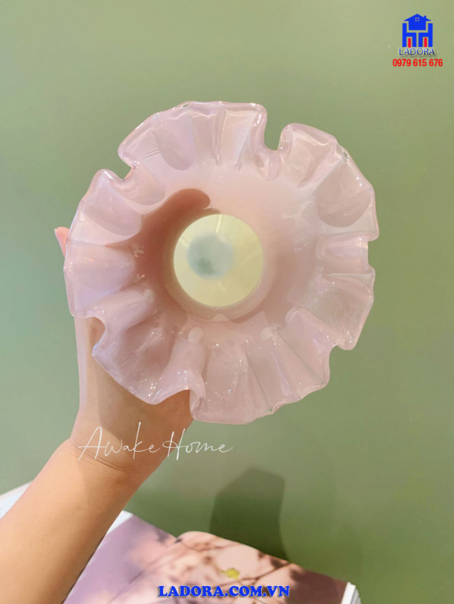 lọ hoa với vẻ đẹp tinh tế