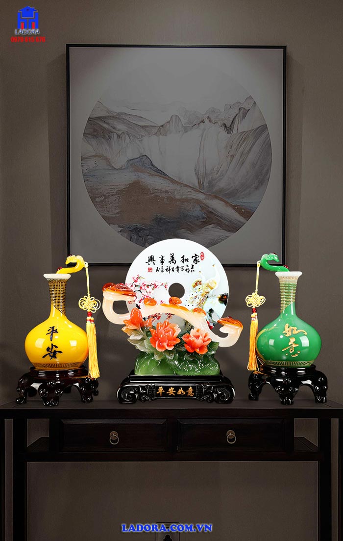 Vật phẩm phong thủy cặp bình hút lộc và gậy như ý