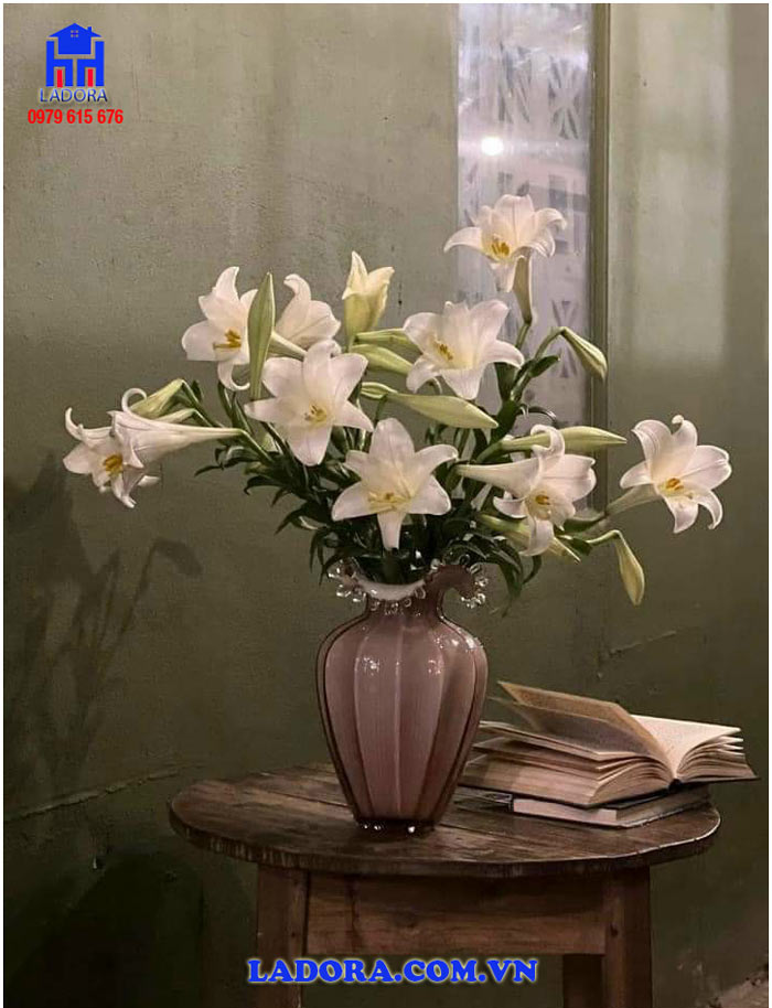 Vẻ đẹp thanh nhã của chiếc lọ hoa