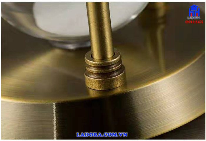 Đồng hồ cát trang trí được làm từ hợp kim